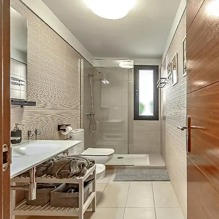 23 Caldera Del Rey Near Siam Park * Costa Adeje (Tenerife)